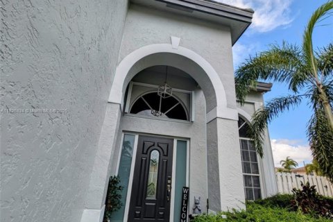 House in Pembroke Pines, Florida 4 bedrooms, 202.06 sq.m. № 1797055 - photo 4