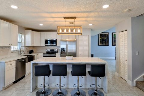 House in Pembroke Pines, Florida 4 bedrooms, 202.06 sq.m. № 1797055 - photo 8