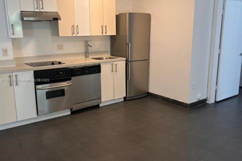 Condo in Miami Beach, Florida, 2 bedrooms  № 1978120 - photo 10