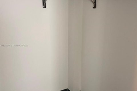 Condo in Miami Beach, Florida, 2 bedrooms  № 1978120 - photo 7