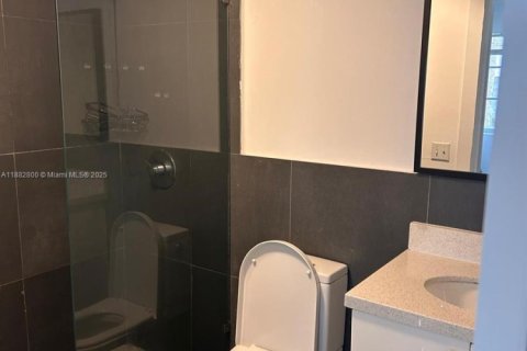 Condo in Miami Beach, Florida, 2 bedrooms  № 1978120 - photo 6