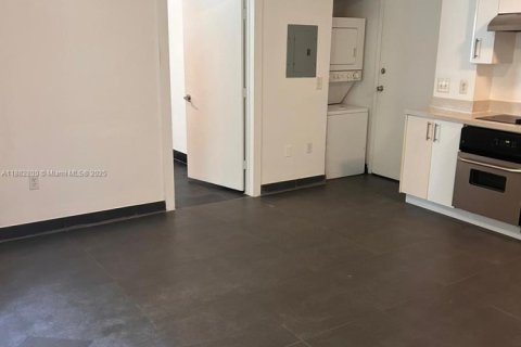 Condo in Miami Beach, Florida, 2 bedrooms  № 1978120 - photo 11