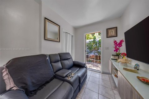 Commercial property in Miami, Florida 174.75 sq.m. № 1874395 - photo 9