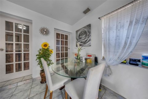 Commercial property in Miami, Florida 174.75 sq.m. № 1874395 - photo 8