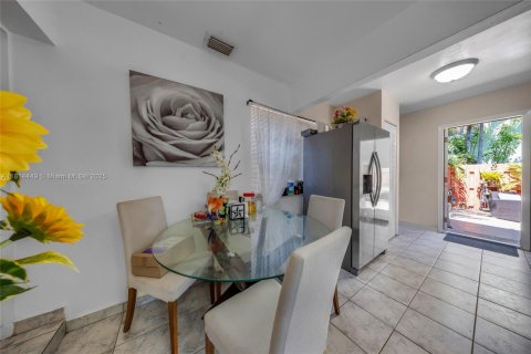 Commercial property in Miami, Florida 174.75 sq.m. № 1874395 - photo 10