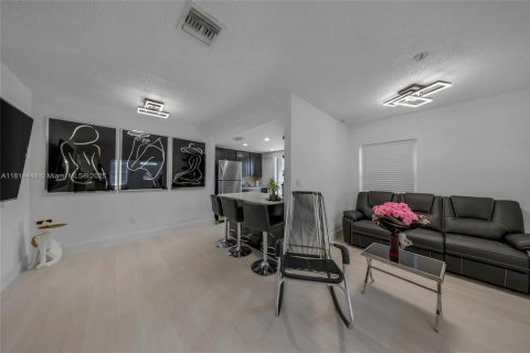 Commercial property in Miami, Florida 174.75 sq.m. № 1874395 - photo 24