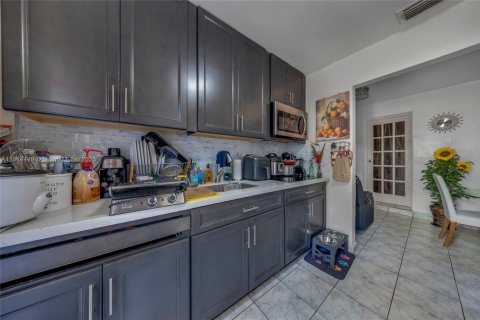 Commercial property in Miami, Florida 174.75 sq.m. № 1874395 - photo 7