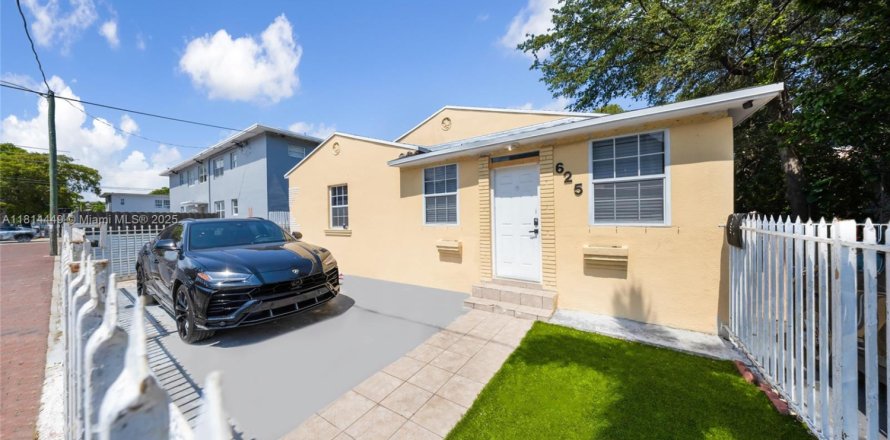 Commercial property in Miami, Florida 174.75 sq.m. № 1874395