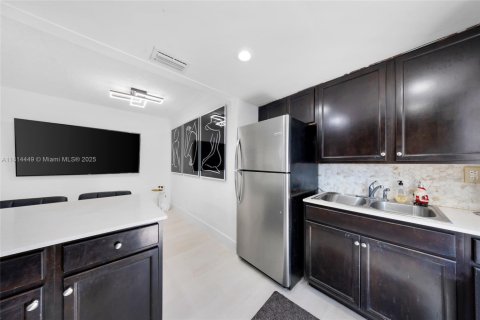 Commercial property in Miami, Florida 174.75 sq.m. № 1874395 - photo 26