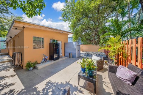 Commercial property in Miami, Florida 174.75 sq.m. № 1874395 - photo 4