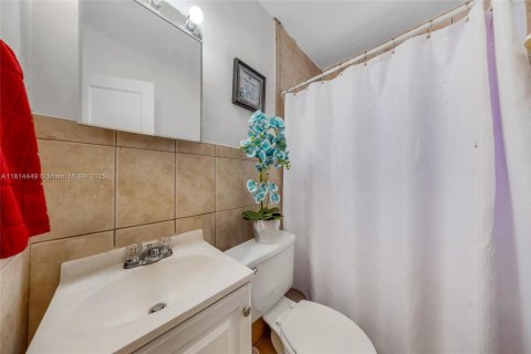 Commercial property in Miami, Florida 174.75 sq.m. № 1874395 - photo 19
