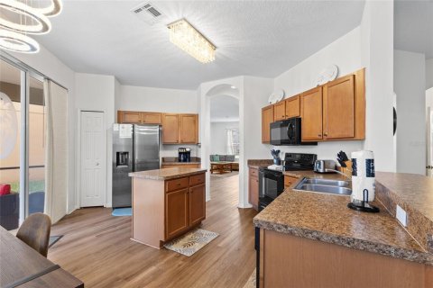 House in Davenport, Florida 4 bedrooms, 237.27 sq.m. № 1673100 - photo 11