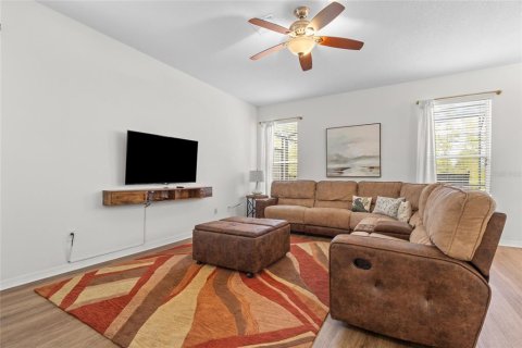 House in Davenport, Florida 4 bedrooms, 237.27 sq.m. № 1673100 - photo 14