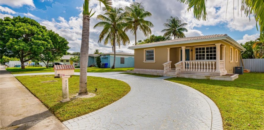 Villa ou maison à Hollywood, Floride 2 chambres, 104.05 m2 № 1818180