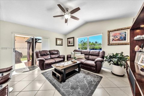 Casa en venta en Miramar, Florida, 3 dormitorios, 172.98 m2 № 1752627 - foto 14