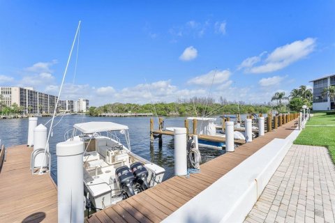 Condo in Deerfield Beach, Florida, 2 bedrooms  № 2181249 - photo 16