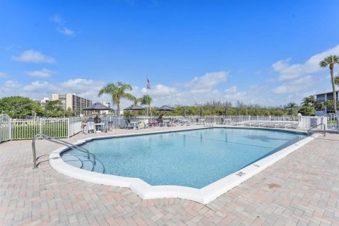 Condo in Deerfield Beach, Florida, 2 bedrooms  № 2181249 - photo 10