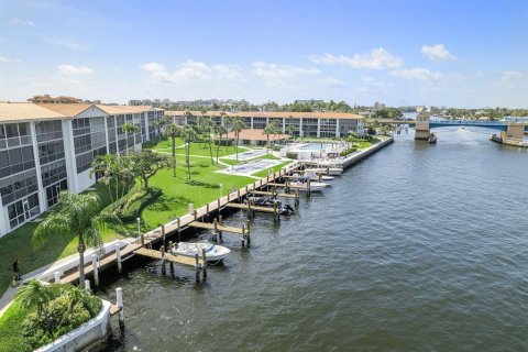 Condo in Deerfield Beach, Florida, 2 bedrooms  № 2181249 - photo 27