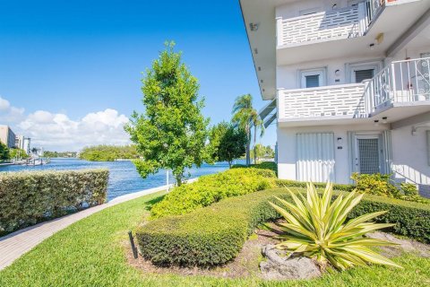Condo in Deerfield Beach, Florida, 2 bedrooms  № 2181249 - photo 8