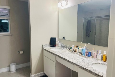 Casa en venta en Fruitland Park, Florida, 3 dormitorios, 208.29 m2 № 1732475 - foto 17