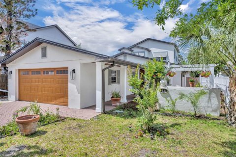 House in Winter Park, Florida 4 bedrooms, 270.9 sq.m. № 2151816