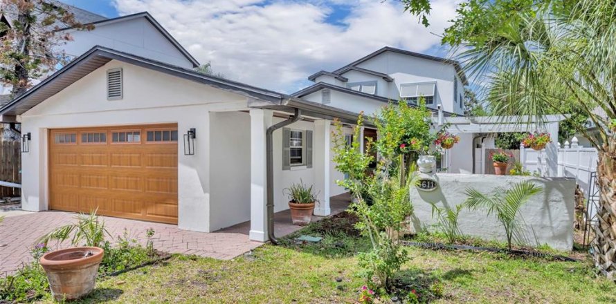 House in Winter Park, Florida 4 bedrooms, 270.9 sq.m. № 2151816