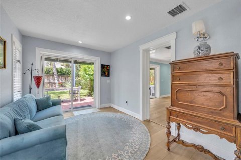 House in Winter Park, Florida 4 bedrooms, 270.9 sq.m. № 2151816 - photo 23