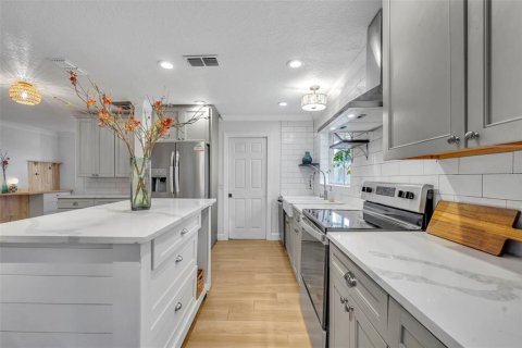House in Winter Park, Florida 4 bedrooms, 270.9 sq.m. № 2151816 - photo 9