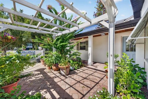 House in Winter Park, Florida 4 bedrooms, 270.9 sq.m. № 2151816 - photo 4