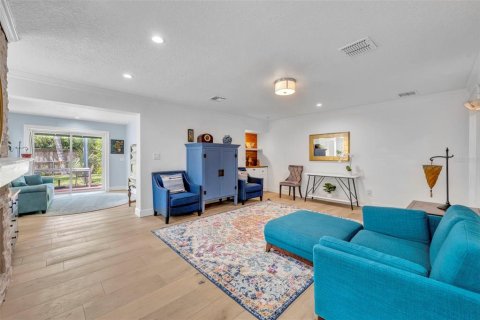 House in Winter Park, Florida 4 bedrooms, 270.9 sq.m. № 2151816 - photo 21