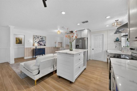 House in Winter Park, Florida 4 bedrooms, 270.9 sq.m. № 2151816 - photo 7