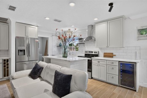 House in Winter Park, Florida 4 bedrooms, 270.9 sq.m. № 2151816 - photo 17
