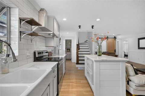 House in Winter Park, Florida 4 bedrooms, 270.9 sq.m. № 2151816 - photo 16
