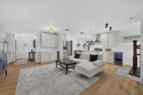 House in Winter Park, Florida 4 bedrooms, 270.9 sq.m. № 2151816 - photo 11