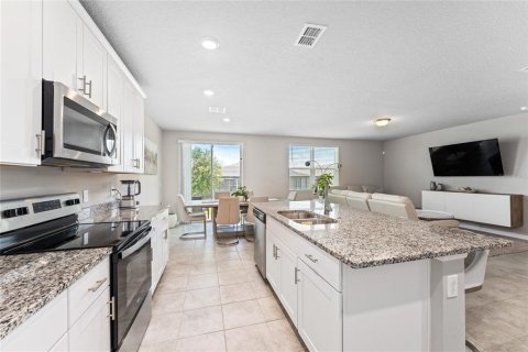 House in Haines City, Florida 4 bedrooms, 183.76 sq.m. № 1844392 - photo 1