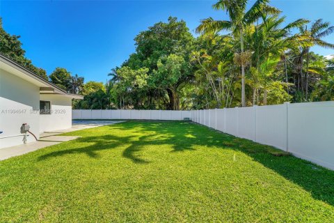 House in Palmetto Bay, Florida 5 bedrooms, 256.22 sq.m. № 2056323 - photo 22
