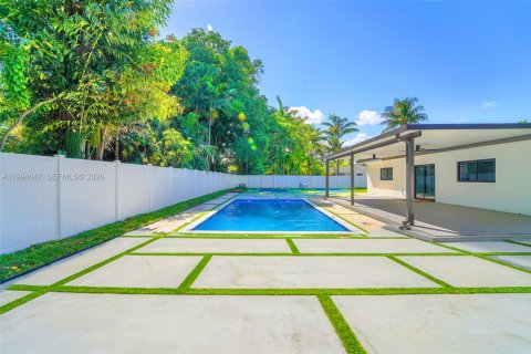 House in Palmetto Bay, Florida 5 bedrooms, 256.22 sq.m. № 2056323 - photo 19