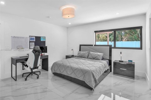 House in Palmetto Bay, Florida 5 bedrooms, 256.22 sq.m. № 2056323 - photo 10