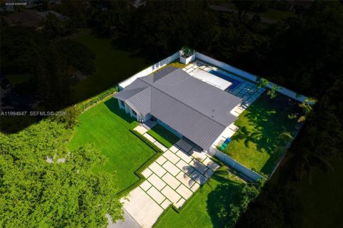 House in Palmetto Bay, Florida 5 bedrooms, 256.22 sq.m. № 2056323 - photo 23