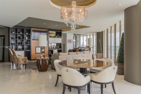 Condominio en venta en Bal Harbour, Florida, 3 dormitorios, 252.79 m2 № 1963119 - foto 10