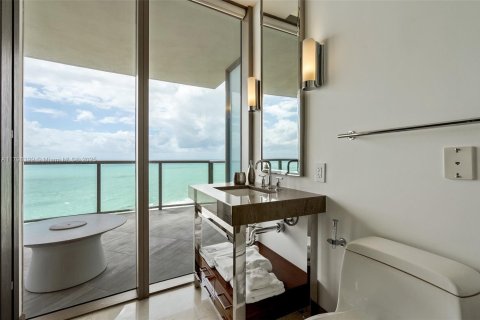Condominio en venta en Bal Harbour, Florida, 3 dormitorios, 252.79 m2 № 1963119 - foto 22