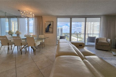 Condo in Hallandale Beach, Florida, 2 bedrooms  № 2043075 - photo 18
