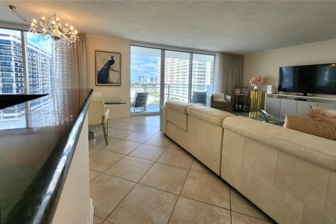 Condo in Hallandale Beach, Florida, 2 bedrooms  № 2043075 - photo 19