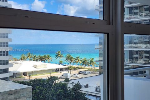 Condo in Hallandale Beach, Florida, 2 bedrooms  № 2043075 - photo 23