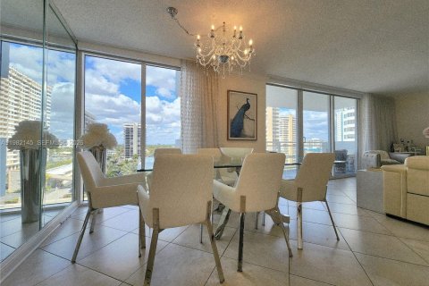 Condo in Hallandale Beach, Florida, 2 bedrooms  № 2043075 - photo 13