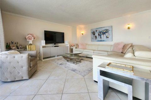 Condo in Hallandale Beach, Florida, 2 bedrooms  № 2043075 - photo 5