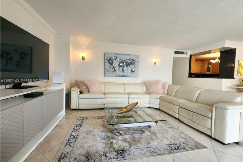 Condo in Hallandale Beach, Florida, 2 bedrooms  № 2043075 - photo 3