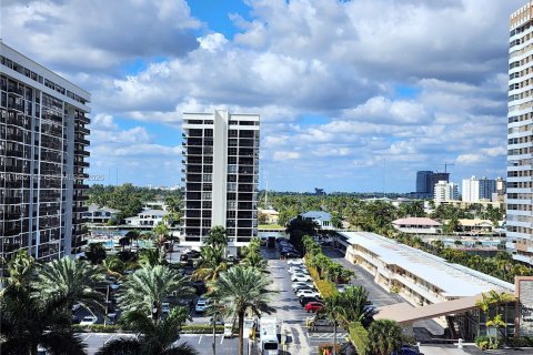 Condo in Hallandale Beach, Florida, 2 bedrooms  № 2043075