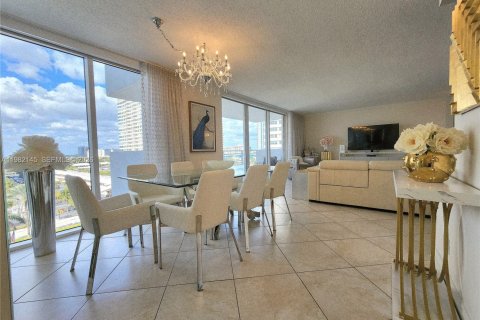 Condo in Hallandale Beach, Florida, 2 bedrooms  № 2043075 - photo 4
