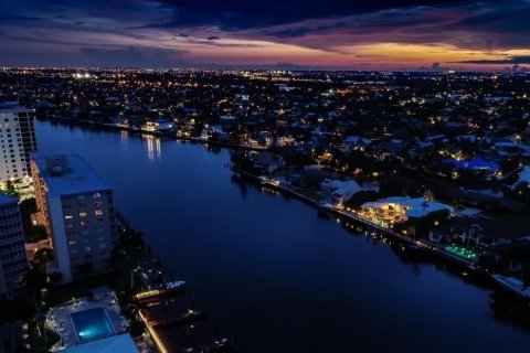 Condo in Highland Beach, Florida, 1 bedroom  № 1229232 - photo 1